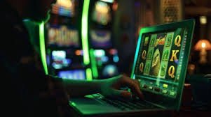 Dashboard aplikasi awsbet menampilkan taruhan Liga 1, permainan slot Aviator, dan meja live dealer